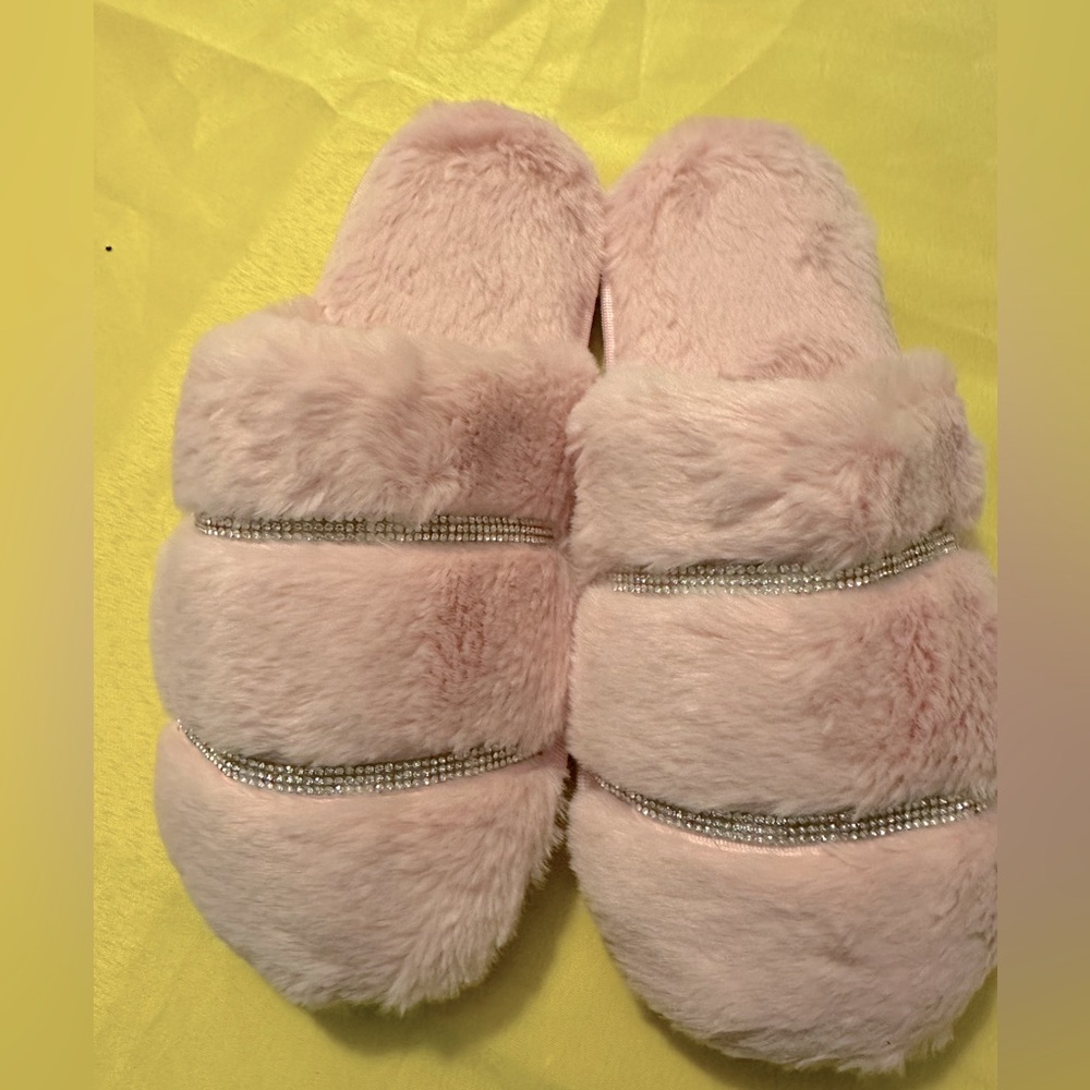 Avon Rhinestone Faux Fur Slippers -Size L (9-10)